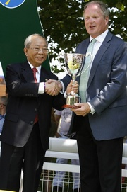 香港賽馬會錦標由石沛聰訓練的Outer Continent勝出,騎師為Mickael Barzalona。香港賽馬會主席陳祖澤頒發獎盃予該駒馬主Niarchos家族的法國賽馬經理Alan Cooper。
